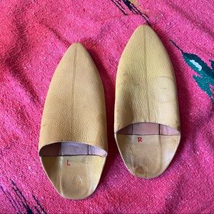 VINTAGE Saffron Yellow Moroccan Slide Miles size 10 or 11